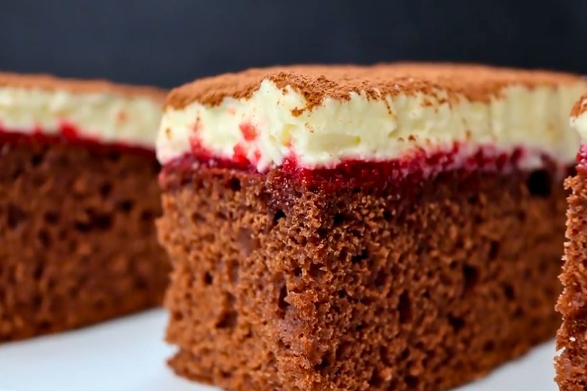 Obrázek k receptu na perníkové řezy s pudinkovým krémem a marmeládou