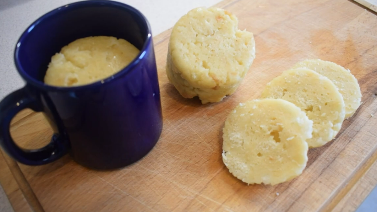 Obrázek k receptu na Netroufáte si na domácí knedlíky? Teď už to nebude žádný problém. Stačí jeden hrnek a za chvíli je hotovo