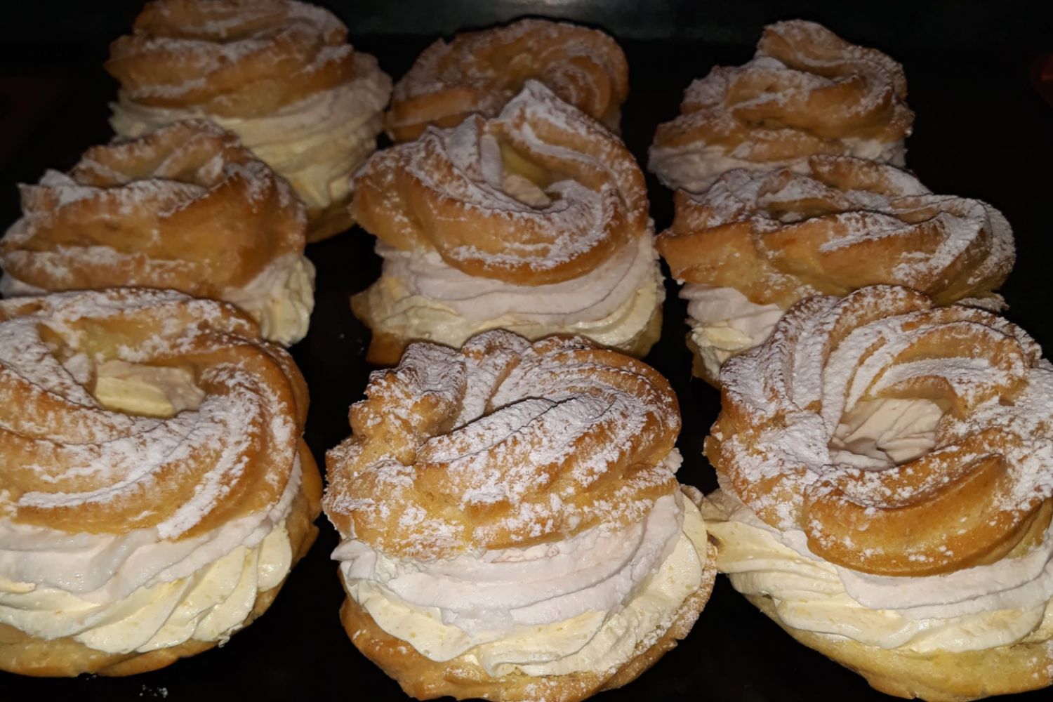 Obrázek receptu na Domácí žloutkové věnečky z odpalovaného těsta s poctivým žloutkovým krémem. Není náplň jako náplň, ale ta žloutková je top