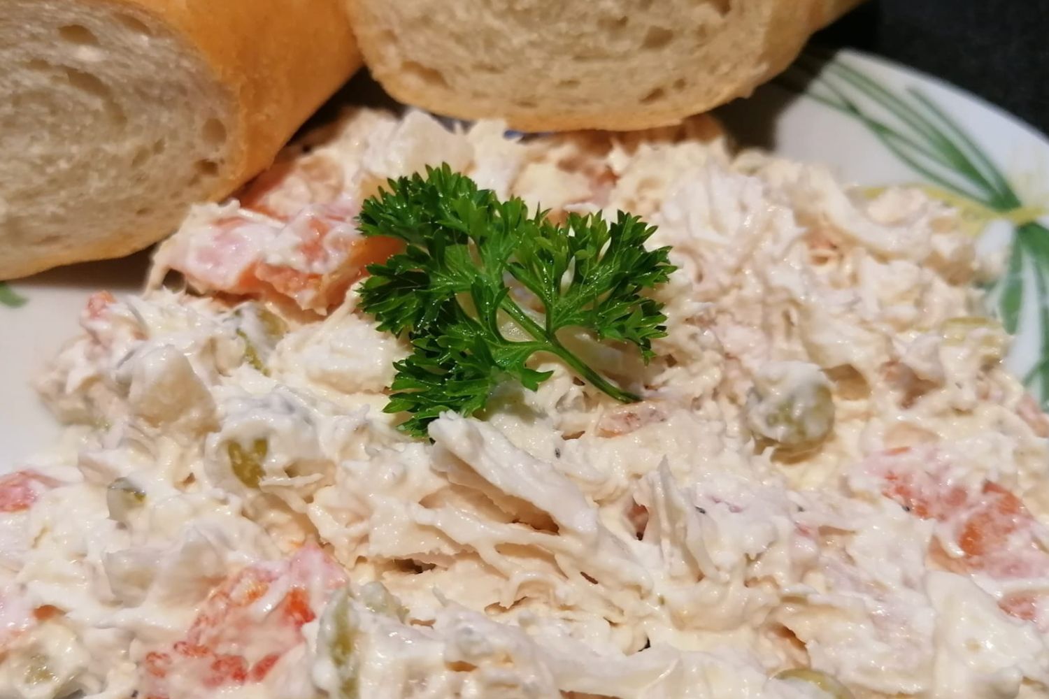 Obrázek receptu na Falešný rybí salát z kuřecího masa, pro ty, co nemají rádi ryby, ale přesto mají chuť na klasický salát s masem a majonézou