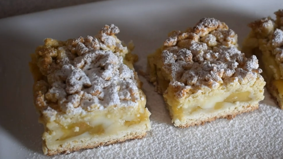 Obrázek k receptu: Voňavý jablečný koláč s pudinkem: Jednoduchý dezert, který zvládne každý