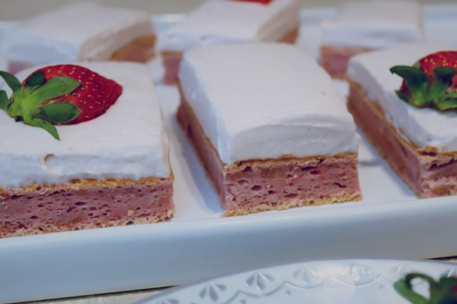 Obrázek receptu na Jahodový třímlékový koláč - Tres leches s jahodami