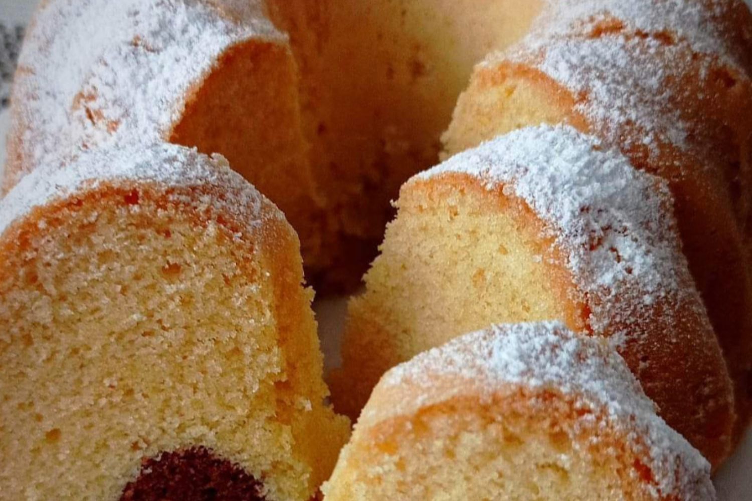 Obrázek receptu na Nadýchanou olejovou bábovku s citronovou vůní, neuvěřitelně vláčnou, jemnou a vždy dokonalou bábovku, která se povede i začátečníkům