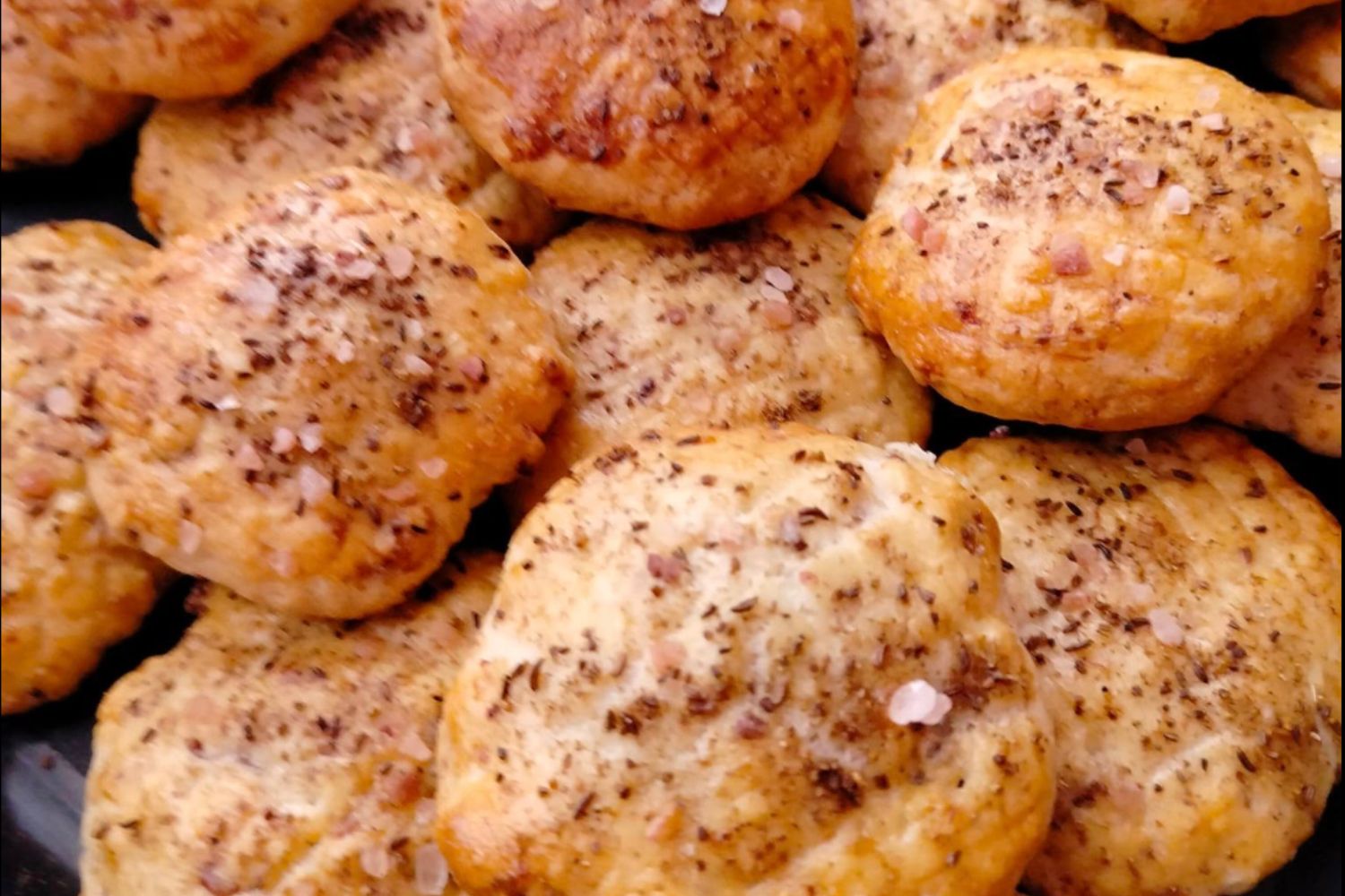 Obrázek receptu na Škvarkové placky z domácích škvarek a sádla - voňavá klasika, kterou si zamilujete