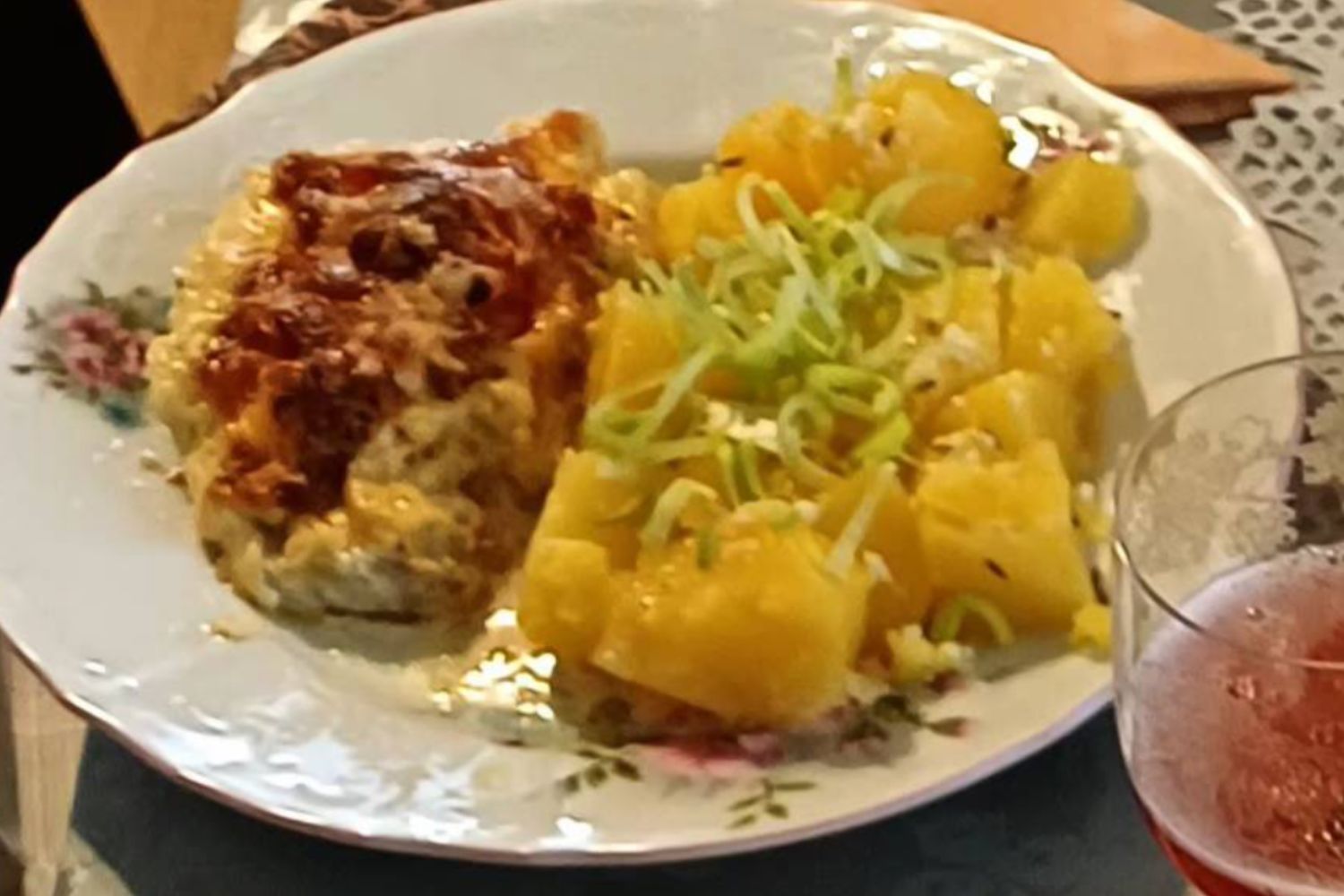 Obrázek receptu na Šťavnaté zahradnické řízky z vepřové pečeně se zeleninou, vajíčkem a sýrem