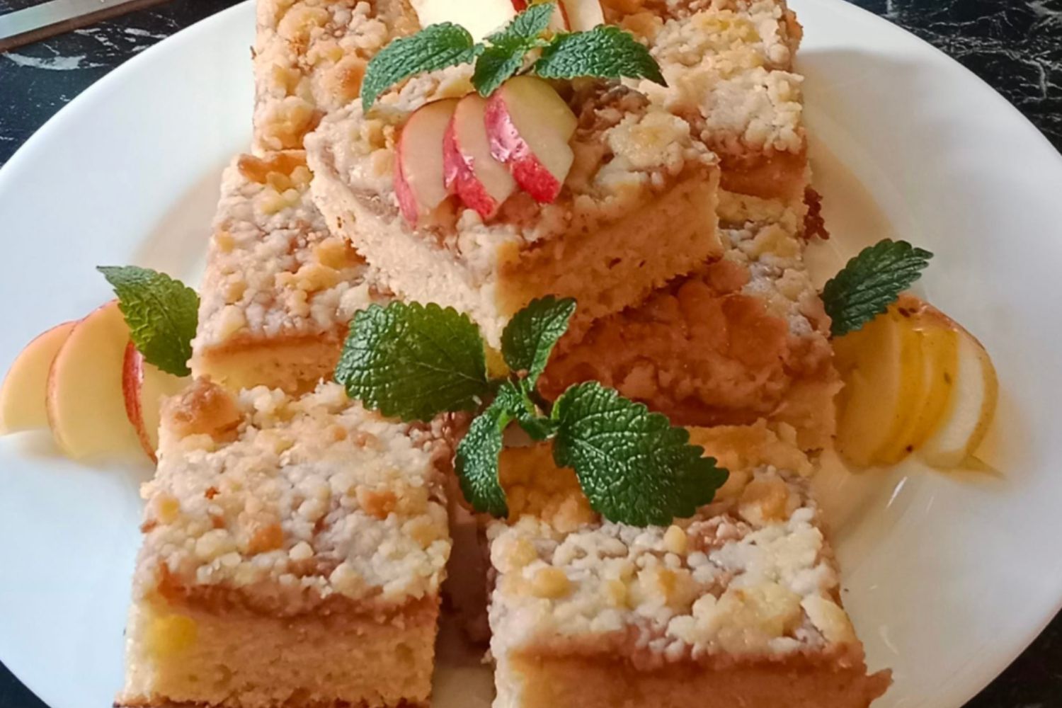 Obrázek receptu na Strouhaný jablíčkový koláč s jogurtem, který zůstane vláčný i tři dny