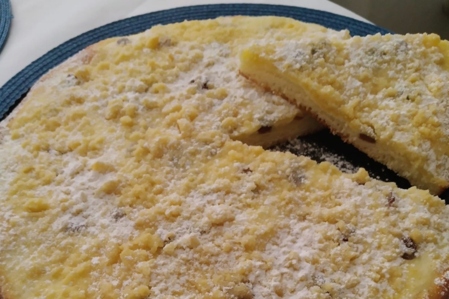 Obrázek receptu na Tvarohový frgál s rozinkami namočenými v rumu, správný frgál musí být velký, tenký a plný náplně, jak říkají na Valašsku