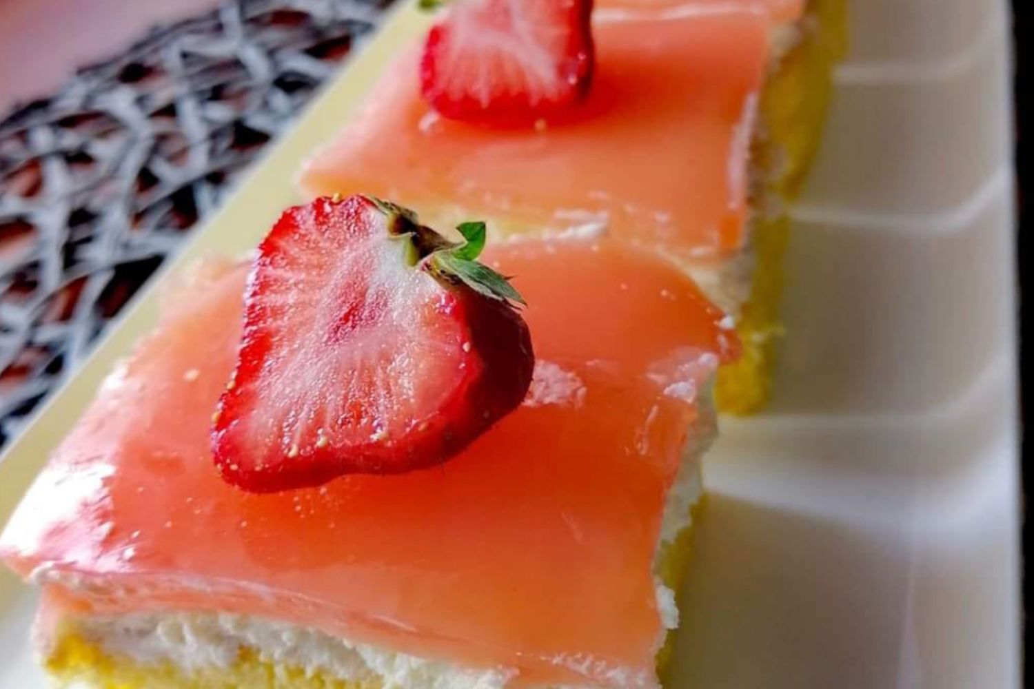 Obrázek receptu na Vitacitový koláček s jahodovou polevou, pamatujete si na Vitacit?