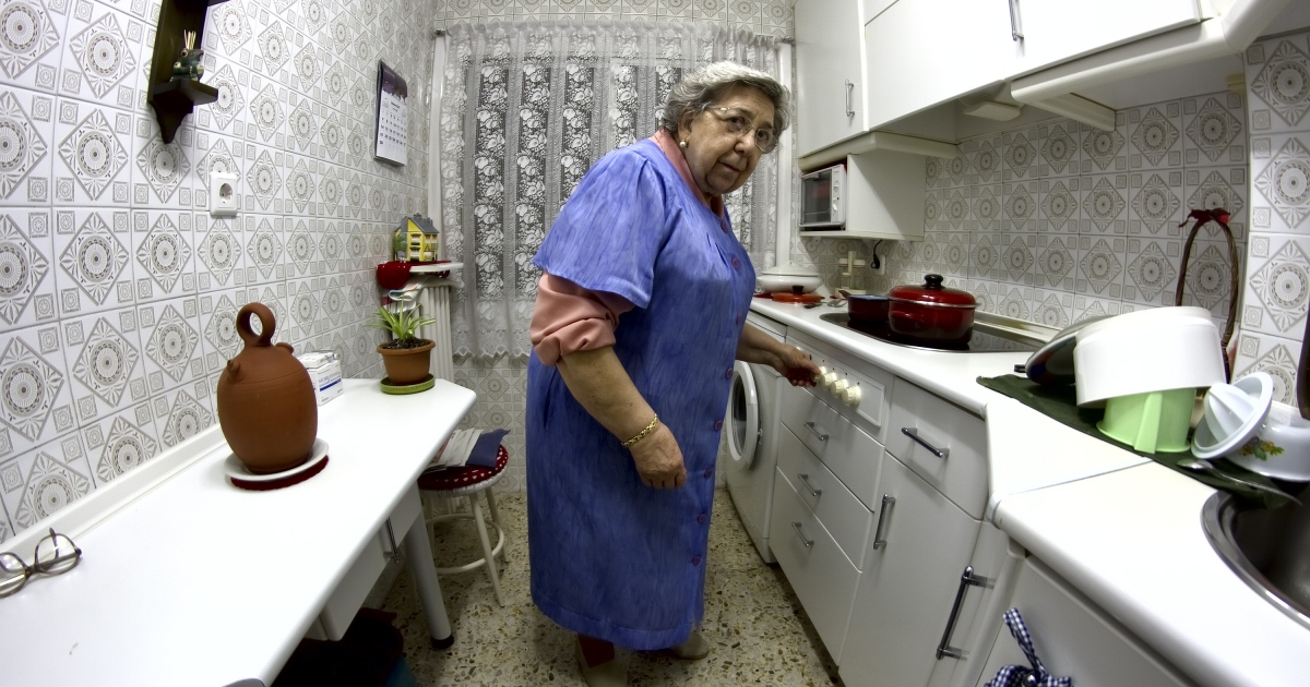 Fotografie babičky v kuchyni