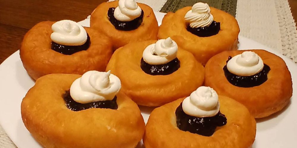 Obrázek k receptu na Domácí bavorské vdolky jako malované - s tvarohem a švestkovými povidly - kdysi se doma smažily ve velkém hrnci, dnes je vidíme spíše na akcích a trzích