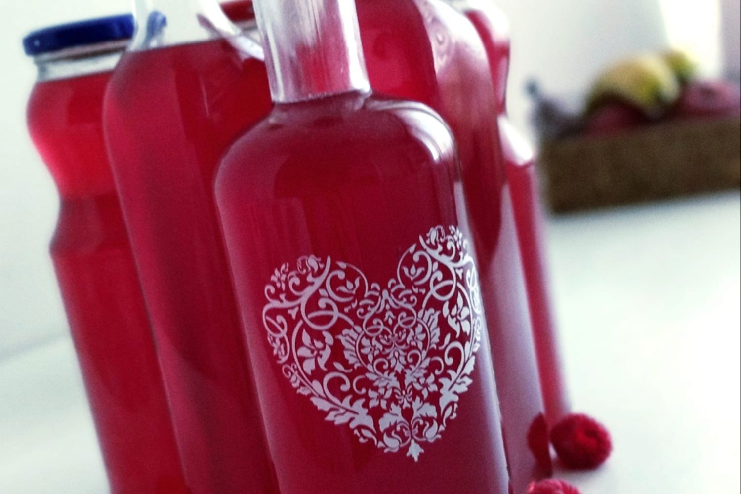 Obrázek k receptu na Foto: Cooky.cz, Recept na Domácí malinový sirup: voňavé letní pohlazení do skleničky, které vařily už naše babičky