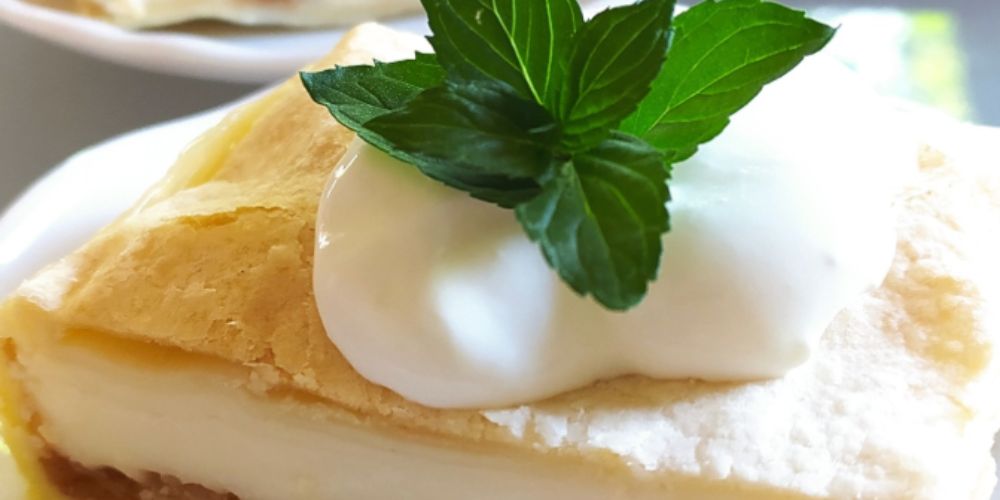 Obrázek k receptu na Křehké řezy z listového těsta s jablky, piškoty a smetanovým pudinkem