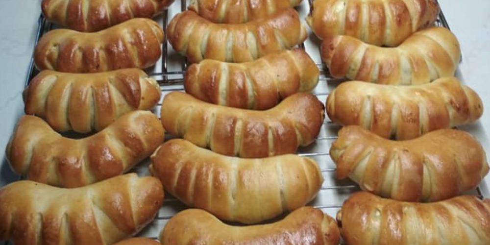 Obrázek k receptu na Pruhované kynuté rohlíčky s tvarohem i jablečnými povidly