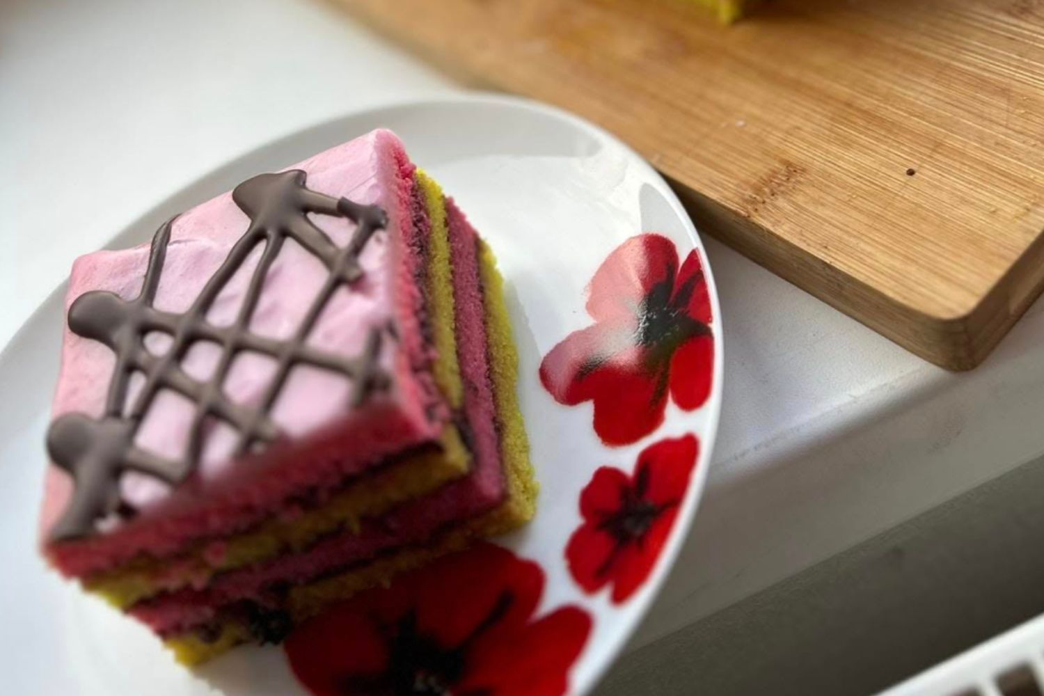 Obrázek k receptu na Punčový řez, nebo když se spojí rum, citron a piškot, vznikne růžová dobrota z plechu, která vždy sklidí úspěch