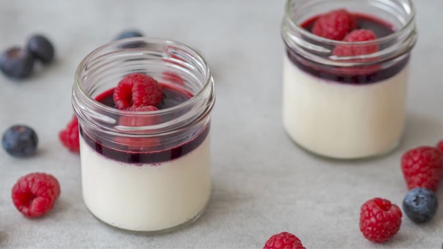 Obrázek k receptu na Jemnou Panna cottu s ledním ovocem, dezert jako pohádka