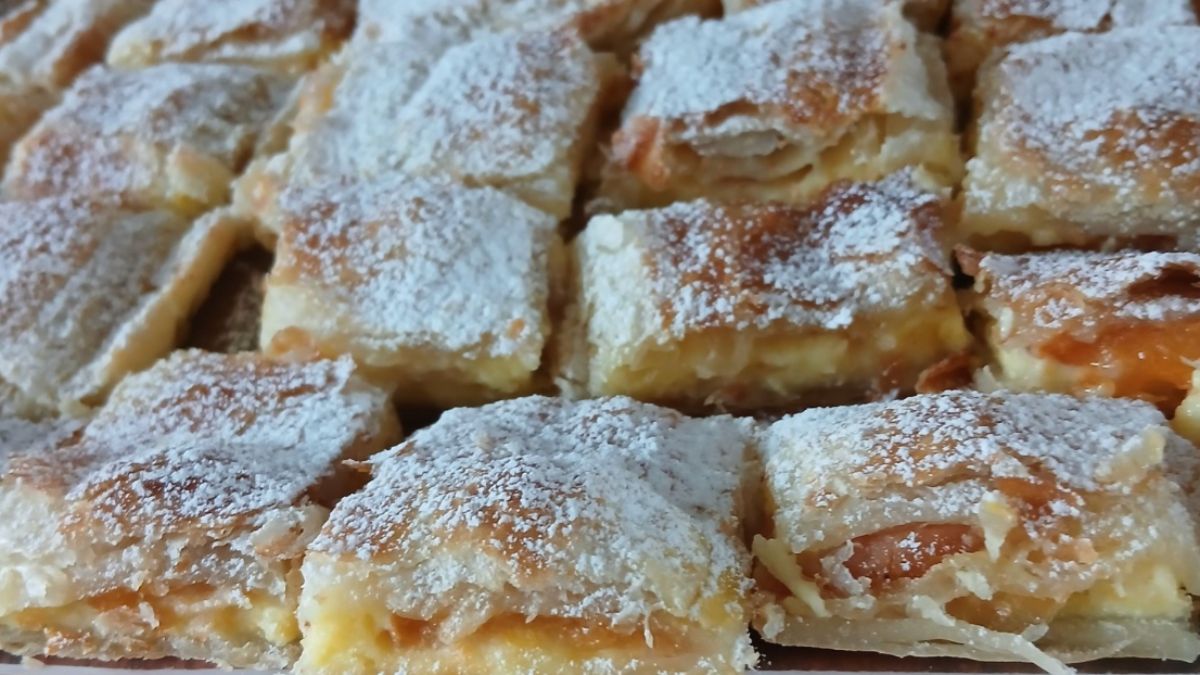 Obrázek k receptu na Foto: Cooky.cz, Recept na Křehké listové řezy s tvarohem a meruňkami jsou svěžím letním moučníkem připraveným za chviličku
