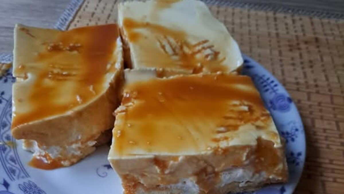 nepečené řezy s mandlovým likérem a ananasem