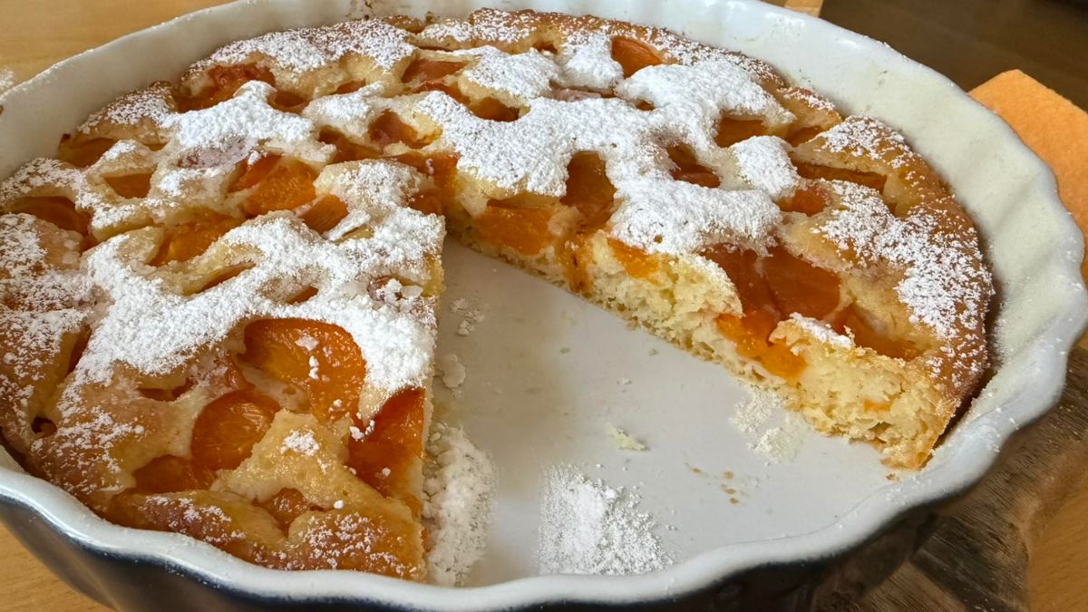 Obrázek k receptu na Foto: Cooky.cz, Recept na Ovocný koláč z jogurtového těsta s meruňkami, který je sázkou na jistotu