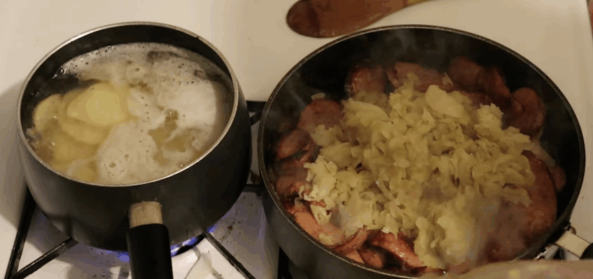 Všechny suroviny smícháme, dochutíme a necháme chvíli odležet.