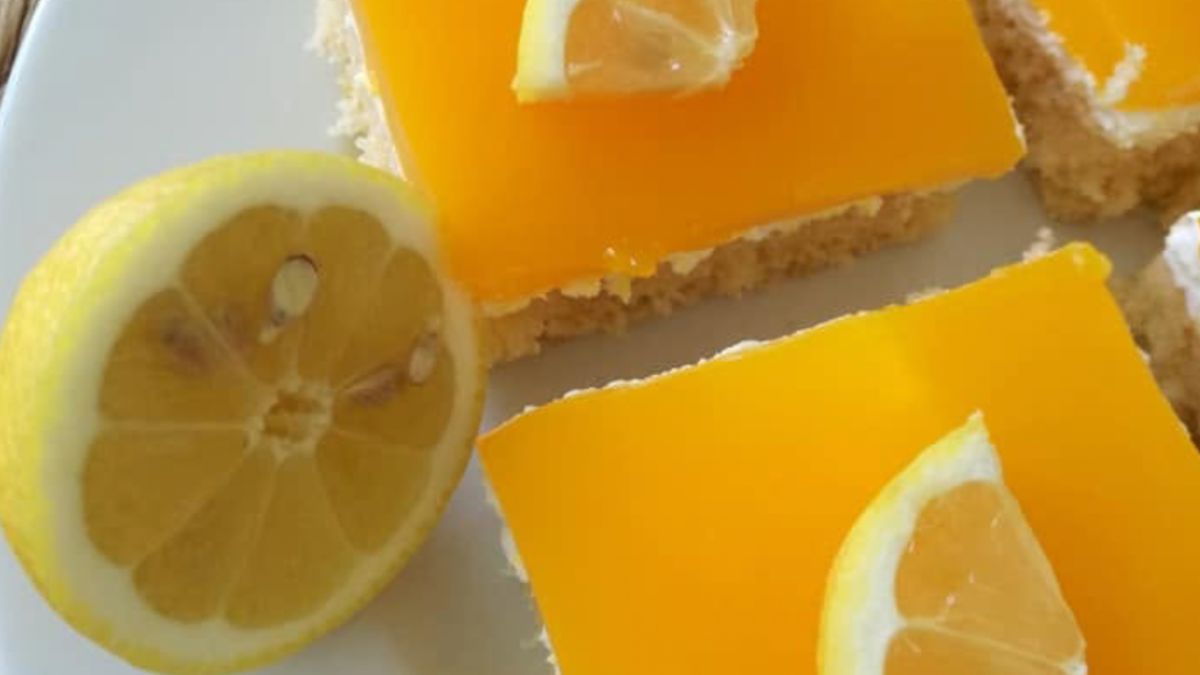 Obrázek k receptu s názvem Retro legenda ke kávě: citronové řezy s vitacitovým želé jsou svěží, snadné a vrátí vás chutí do dětství
