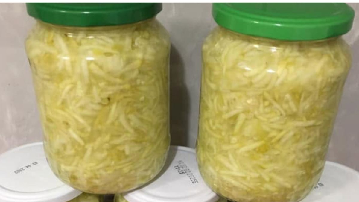 Obrázek k receptu na Zavařené cuketové zelí na zimu: Jednoduchý recept, jak uchovat úrodu a mít rychlou přílohu po ruce