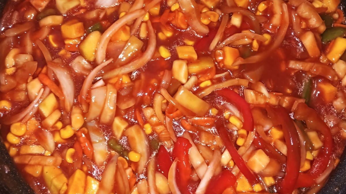 Obrázek k receptu na Domácí cuketovou Uncle Bens omáčku: jednoduchý recept na oblíbenou zeleninovou omáčku, kterou využijete po celý rok