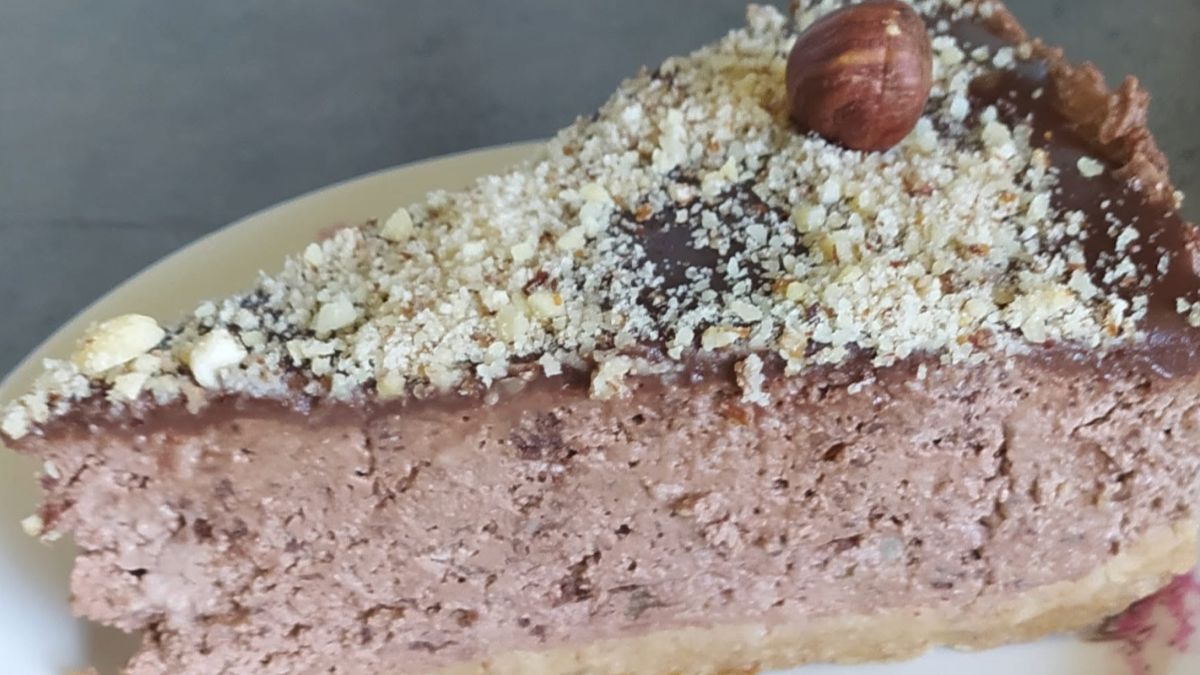 Obrázek k receptu na Slavnostní hit: Dort Ferrero Rocher s jemným krémem a lískovými oříšky potěší na oslavě i při víkendovém pečení