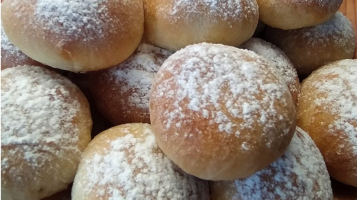 Obrázek k receptu na Koblížky plněné marmeládou pečené v troubě: Nadýchaná domácí klasika bez smažení a zbytečného oleje