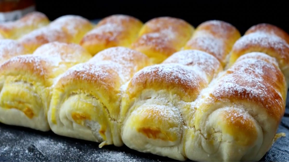 Obrázek k receptu na Marmeládové rolky z kynutého těsta: Jednoduché domácí pečivo, které potěší k snídani, svačině i odpolední kávě