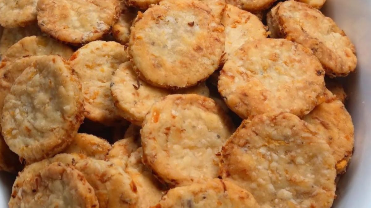 Obrázek k receptu s názvem Slané sušenky ze zelí pečené v troubě vás možná překvapí: Nenápadný recept, který se hodí na svačinu i pohoštění