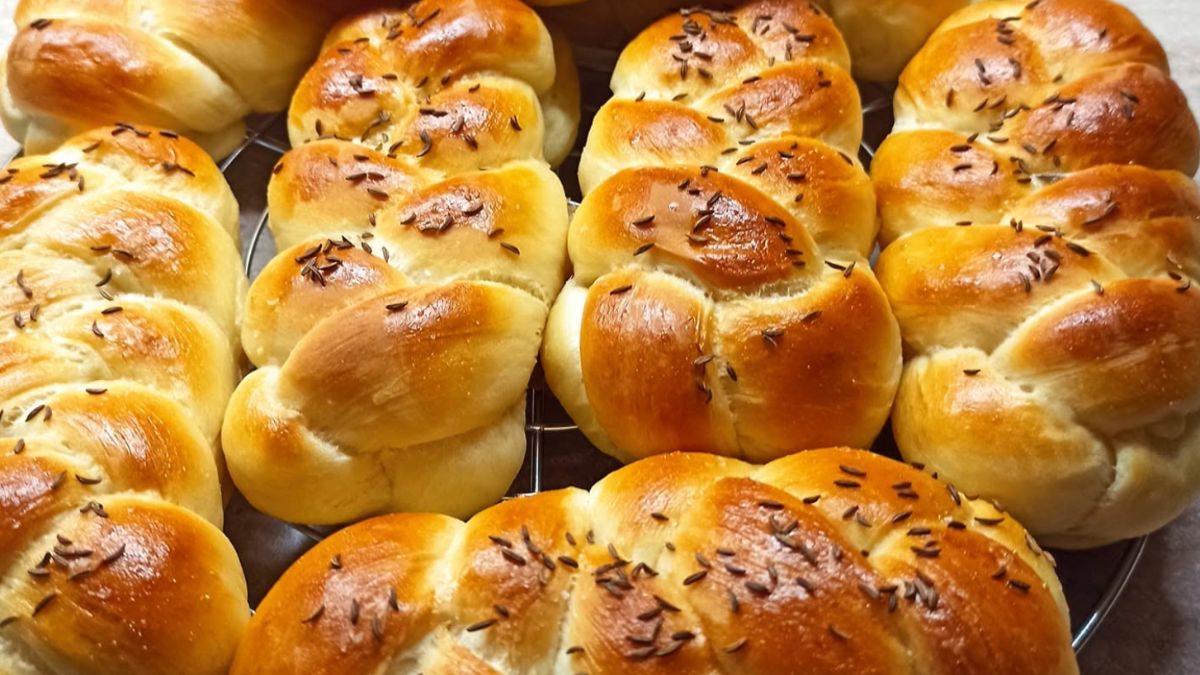 Obrázek k receptu na Hrnkové housky bez vážení: Jednoduchý recept na měkké domácí pečivo, které zvládne každý